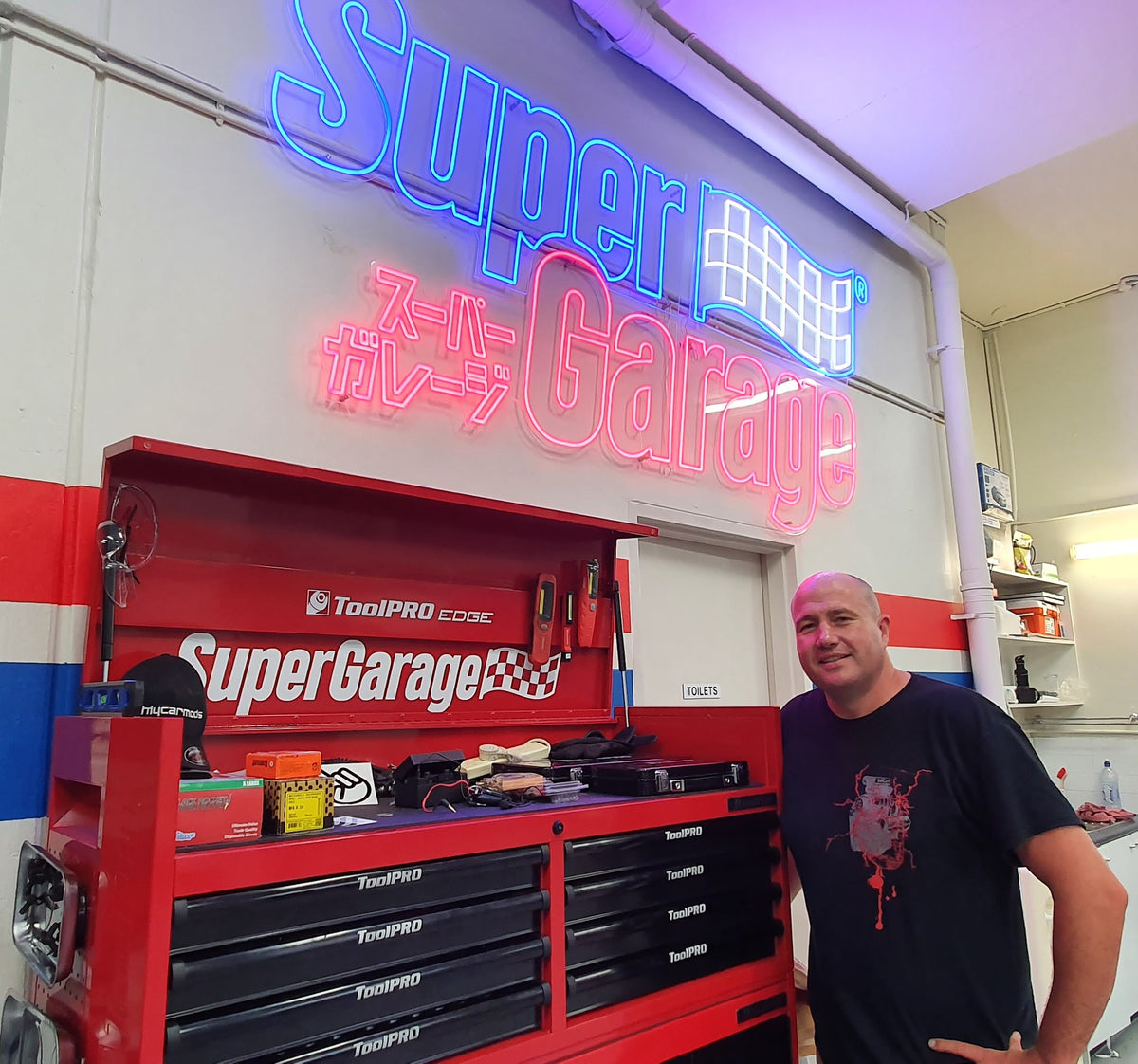 What is inside a professional mechanic's toolbox?